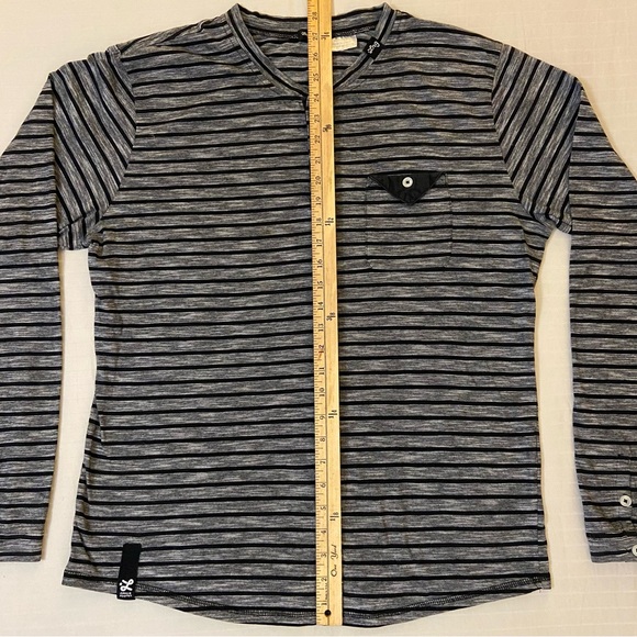 Lrg Gray & Black Long Sleeve Tee w/ Henley Neckline & Stripes w/ pocket sz XL - Picture 2 of 16